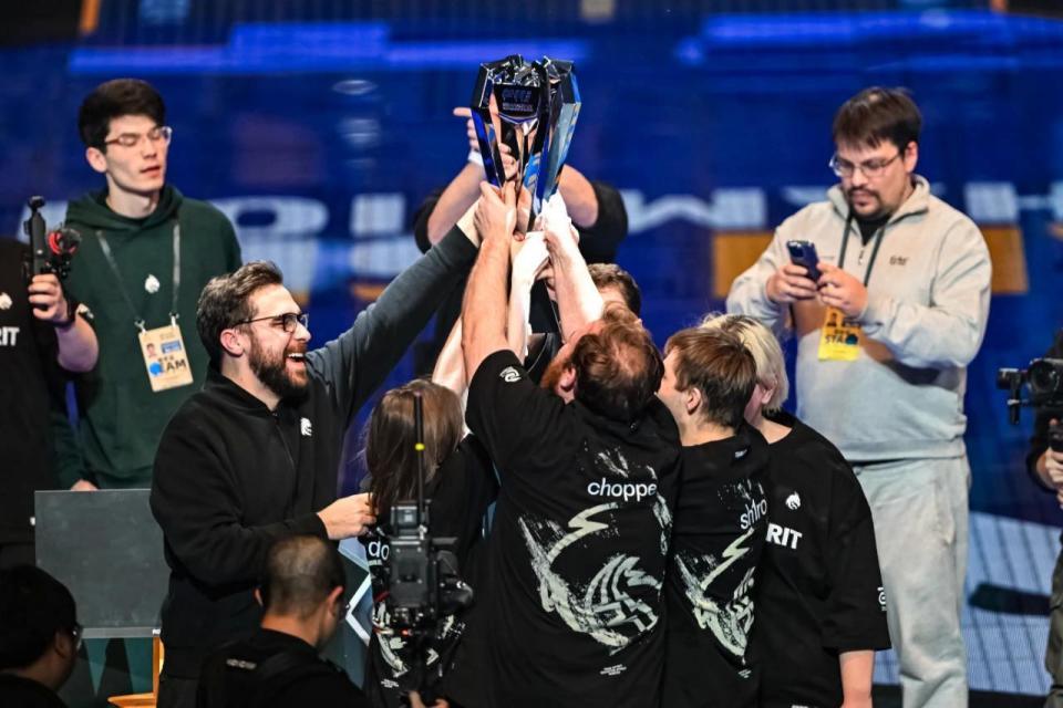 扑克位置不是坐哪都一样（扑克桌上的位置至关重要）