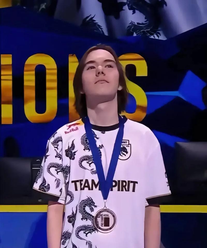 斗地主你在给队友挖坑吗（斗地主时，你是不是在坑队友？）